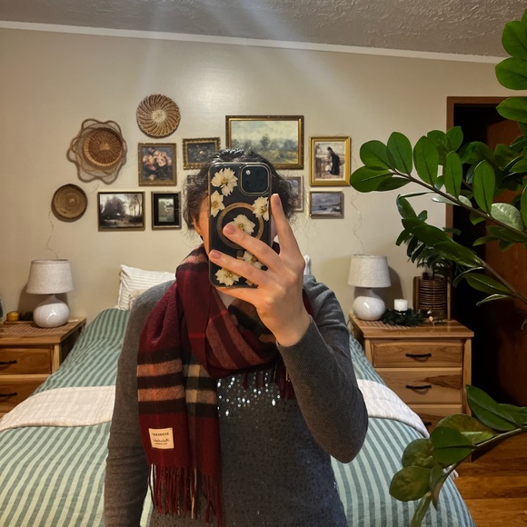 Burberry Cashmere Scarf - Picture 4 of 4